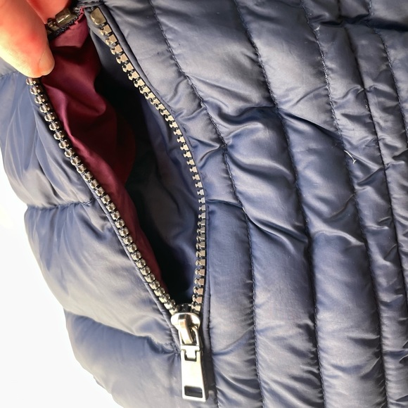 G. H. Bass & Co. down packable puffer navy blue vest with detachable hood, XS - Picture 5 of 12
